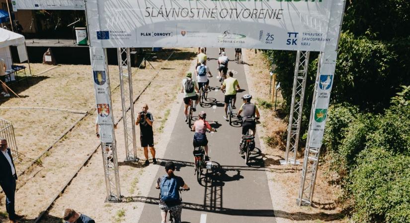Százezrek közlekedését és kikapcsolódását szolgálják a Nagyszombat megyei kerékpárutak