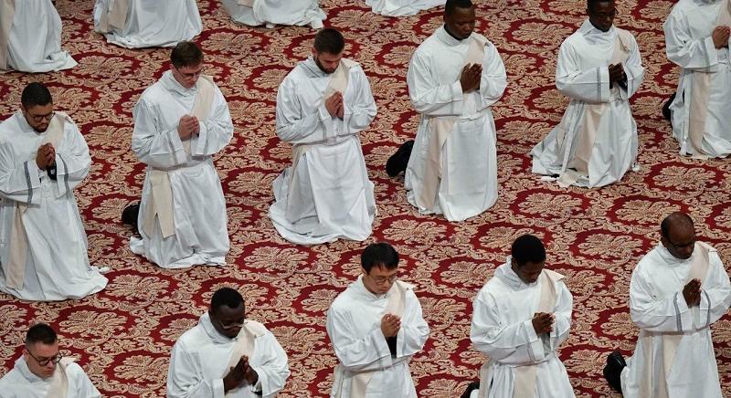 Húsvét: Kinek mossa meg a lábát XIV. Leó pápa?