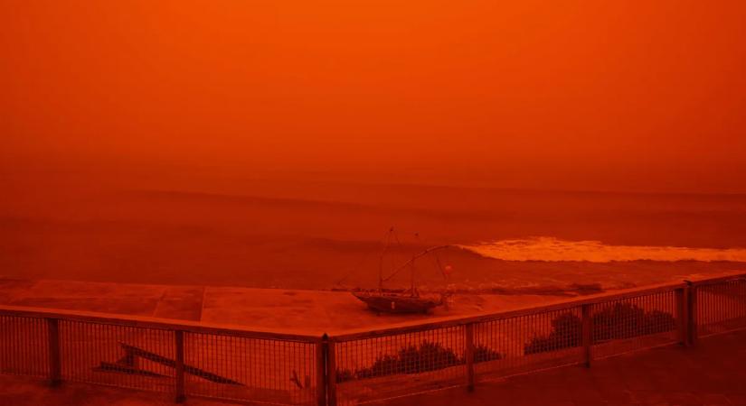 Mintha lángba borult volna az ég: apokaliptikus jelenség sokkolta Görögországot – galéria