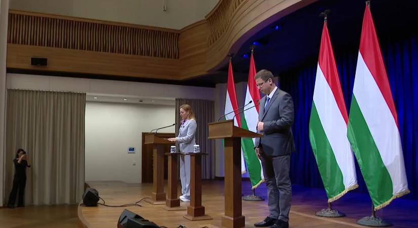 Próbálták megúszni, de ez egyre kínosabb – Kormányinfó percről percre