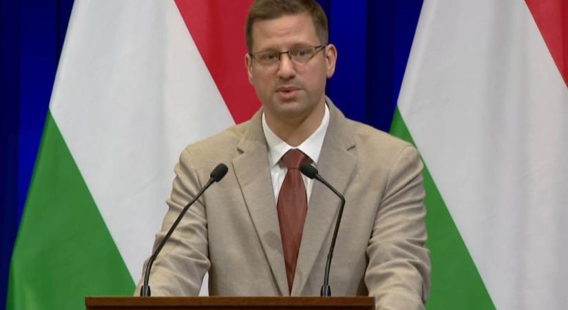 Az üzemanyag ársapka felfüggesztését kéri az Európai Bizottság, a kormány nem lép