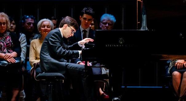 Felrobbant a Zeneakadémia teltházas nézőtere Boros Misi szólókoncertje végén