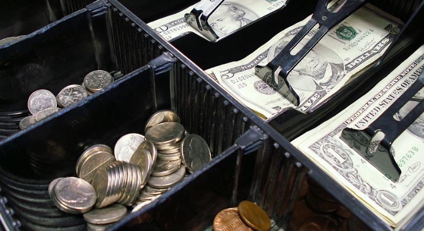 Májustól kötelező lesz a bankkártyás fizetés biztosítása a legtöbb üzletben