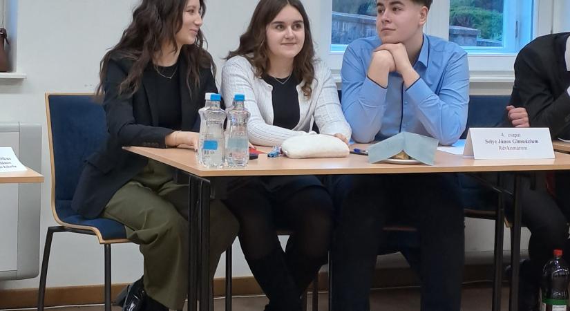Negyedszázados versenyen az apátság falai között – selyés diákok Pannonhalmán