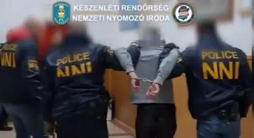 Iskolájában csaptak le a rendőrök a 15 éves fiúra: rettenetes, amire készült – videóval