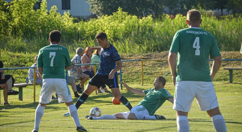 Az idény végén visszavonul a válogatott focista, akit az Alisca Borrend borlovaggá fogadott