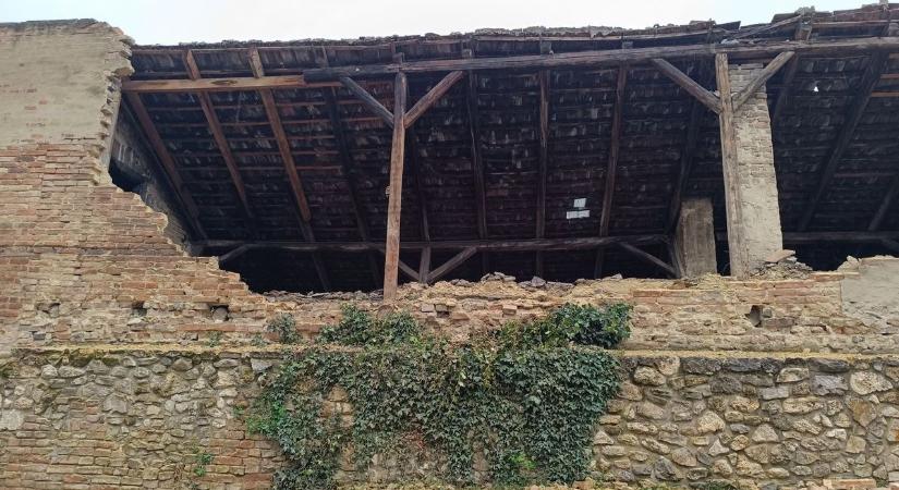 Összedől a város: értékes épületeket hagynak kárba veszni?