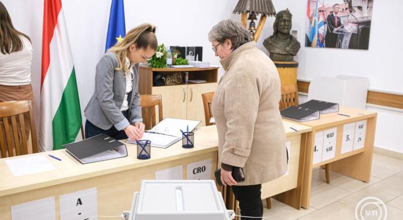 Beregszászon, Ungváron és Csíkszeredán vennék át legtöbben a szavazási levélcsomagjukat