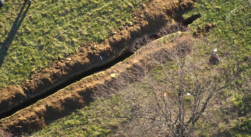 Lecsaptak a TEK kommandósai a Barátság-kőolajvezeték kábeltolvajaira, videó a cikkben