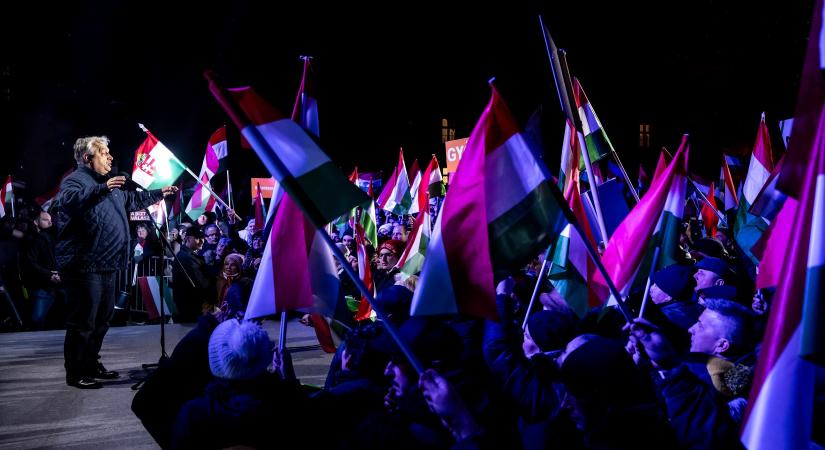 Süddeutsche-riport: Orbán botladozó zsarnoknak tűnik, akinek a napjai meg vannak számlálva, és már csak a népét tudja szidalmazni