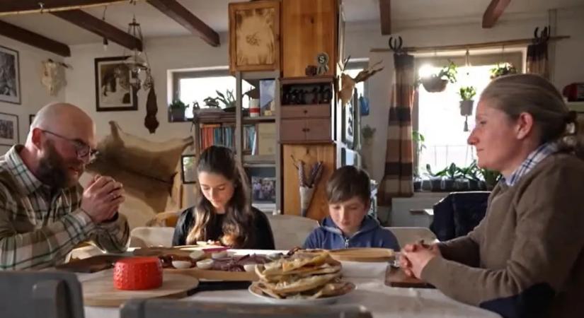 Hihetetlen gyerekkor: így nőnek fel a Sipos-család gyerekei a tanyán
