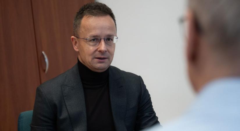 Szijjártó Péter: az ellenfelünk egyre elkeseredettebben próbál a hazugságok, az arrogancia, az agresszió eszközéhez nyúlni