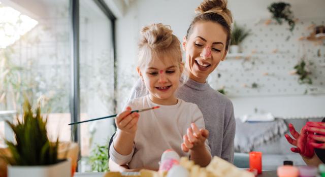 Érkezik a húsvéti támogatás az egyszülős családoknak: így igényelhetik