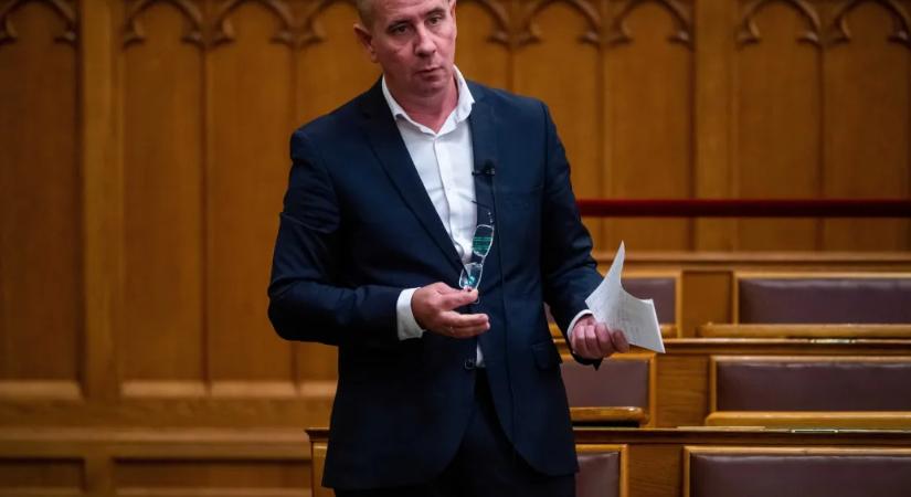 Négy éve még Navracsics ellen indult, most már mellette kampányol a volt jobbikos Rig Lajos