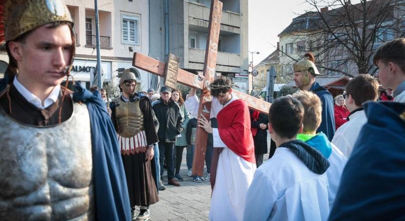 Jézus Krisztus emlékezete - misztériumjáték a szombathelyi Fő téren