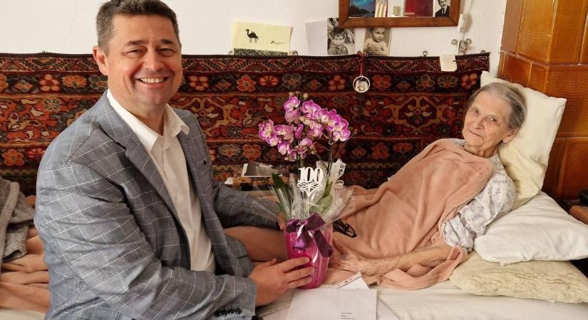 Százéves születésnapján köszöntötték Magdi nénit Kőszegen
