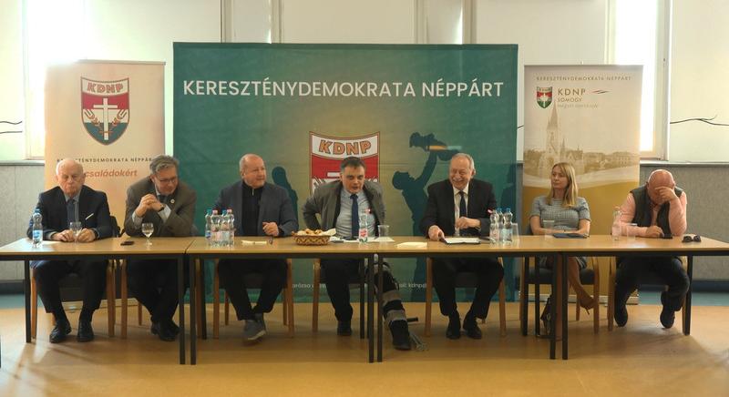 Kaposvárra érkezett a KDNP országjárása