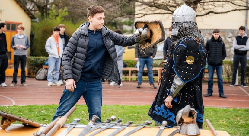 Szellemi Pezsgés a Völgységben: A Bonyhádi Zsendülés Diadala