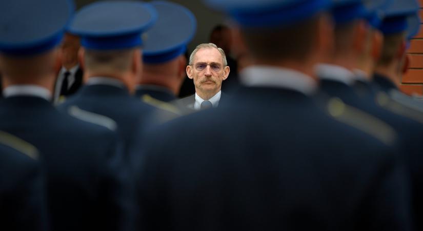 „Nincs még egy 2006-ra elég rendőre a hatalomnak” – túlterheltségre panaszkodnak az egyenruhások