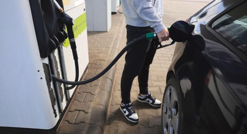 A cseh kormány is kénytelen lépni az elszálló üzemanyagárak miatt – eddig marad érvényben az árrésstop