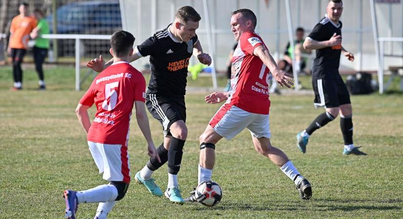 A Rácz, Bozó páros szívesen beköszönne barátjuk kapujába