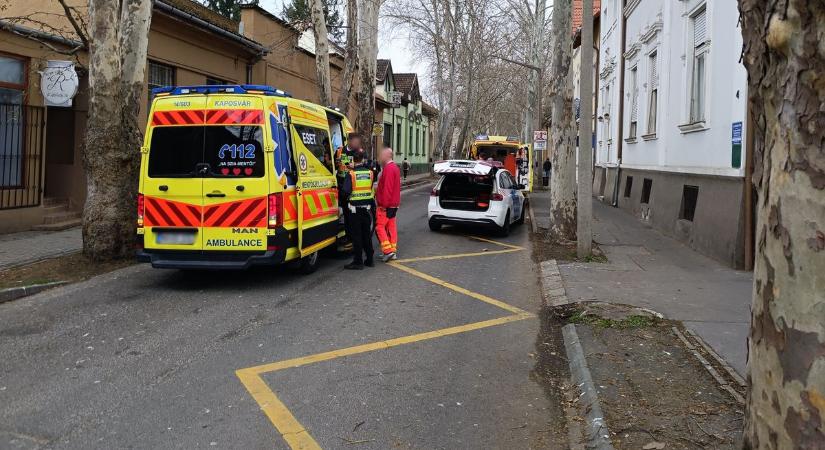 Riasztás: biciklist ütöttek el Kaposvár belvárosában, két mentő is érkezett a helyszínre