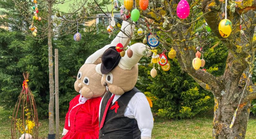 A napokban elkészült a húsvéti dekoráció a Dél-Somogy Irodaház előtt