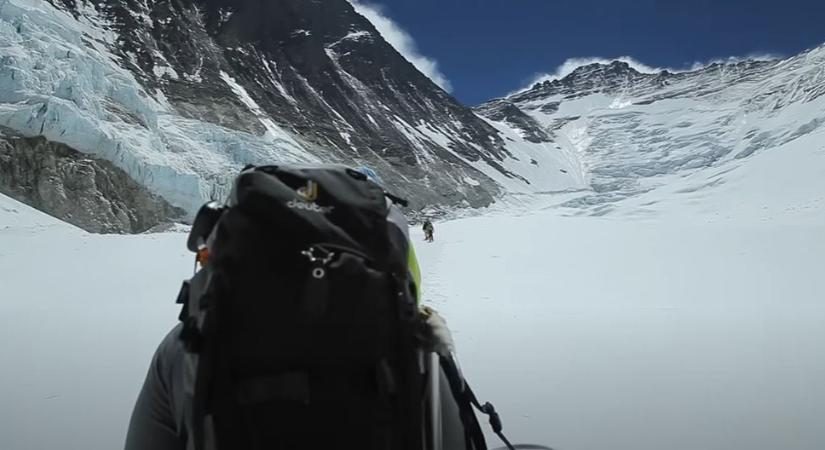 Rémálom a Mount Everesten: Idegenvezetők mérgezték a hegymászókat, undorító csalás áll a háttérben