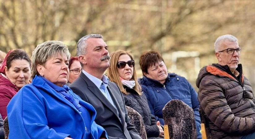 Tiszások rongálták meg a karcagi fideszes képviselőjelölt családi házát