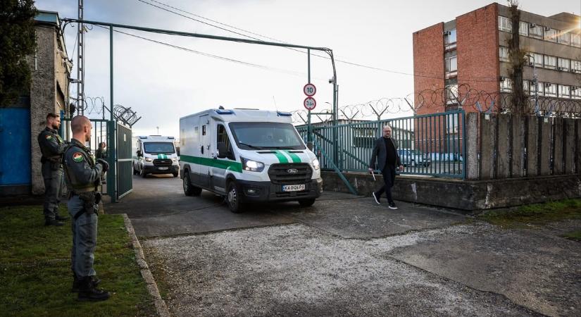 Gránátvető és mesterlövész volt, de a NAV nem volt jelen az ukrán pénzszállító lefoglalásakor, állítja az Oscsadbank ügyvédje