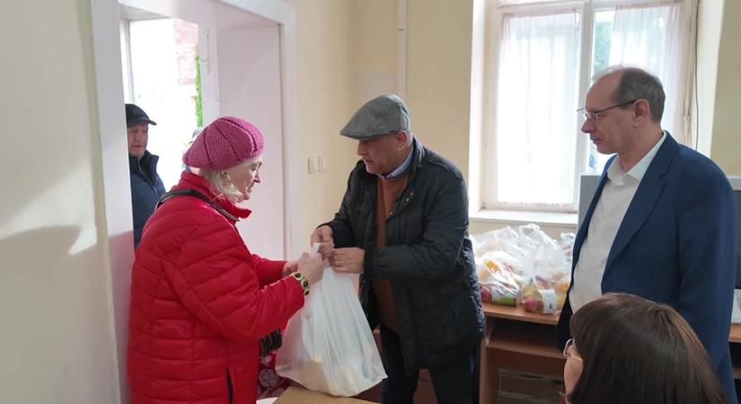 Egy csomagnyi segítség