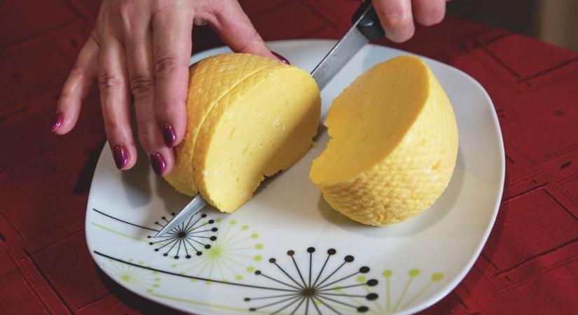 Olcsó, hagyományos, előre elkészíthető és isteni finom: így készül a sárgatúró – videós recepttel!