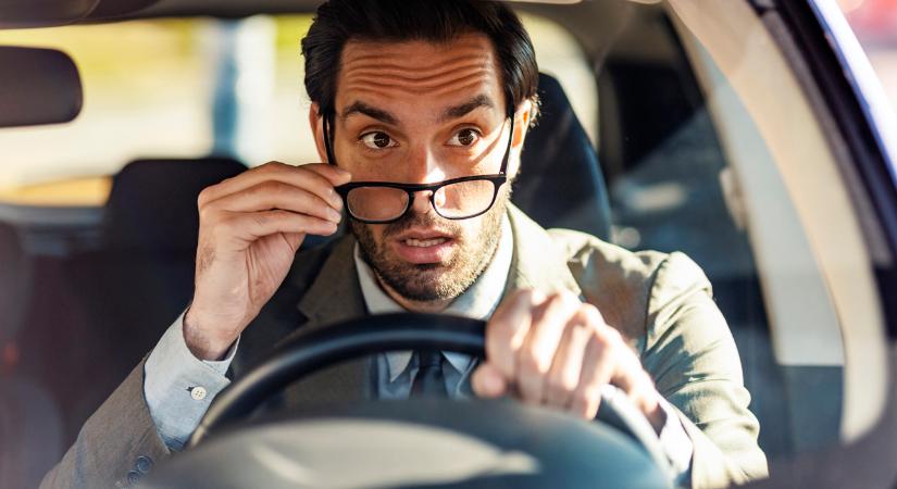 Teljesen új KRESZ-tábla jön a hazai utakra