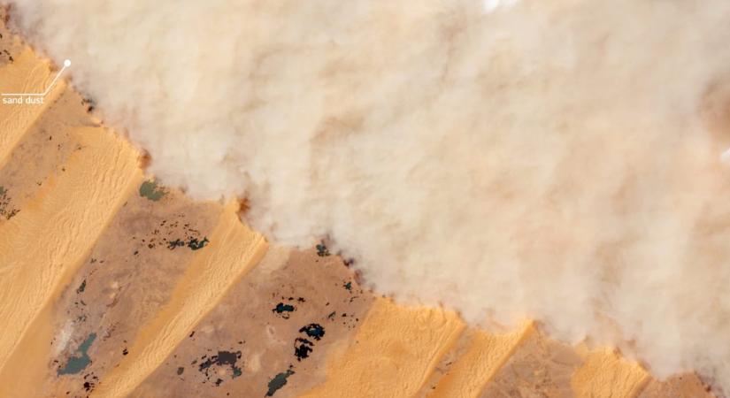 Hatalmas homokvihart örökítettek meg az űrből