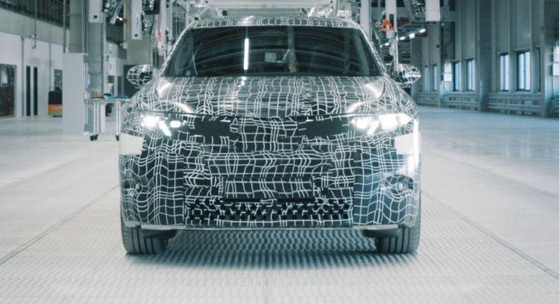 Átadták a magyar BMW-gyár első autóját