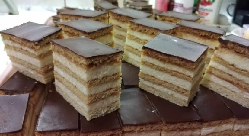 A süti, ami mindent letarolt a hétvégén: így készül a grízes krémes