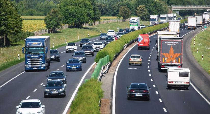 Eddig sosem látott KRESZ-tábla érkezhet Magyarországra - ezt kell tudni róla!
