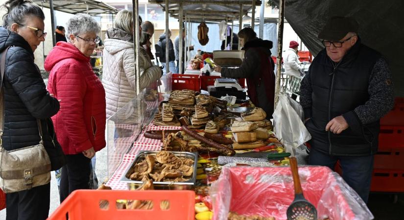 Kiderült, mennyibe kerül a húsvéti menü Tatabányán – árak a piacról