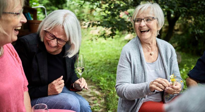 Az idősotthonok feminista alternatívája: Üdv a Baba Yagák házában!