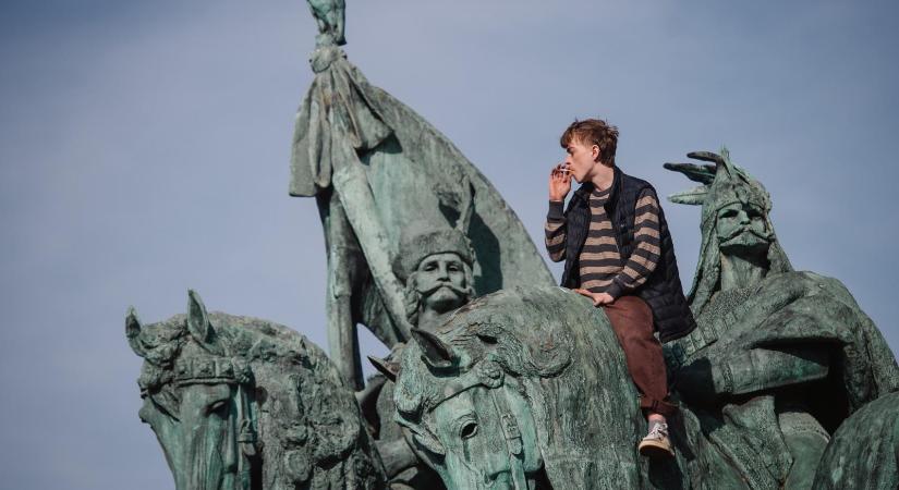 Elhalasztja az orbáni drogháború elleni gyűlését a Magyar Kétfarkú Kutya Párt