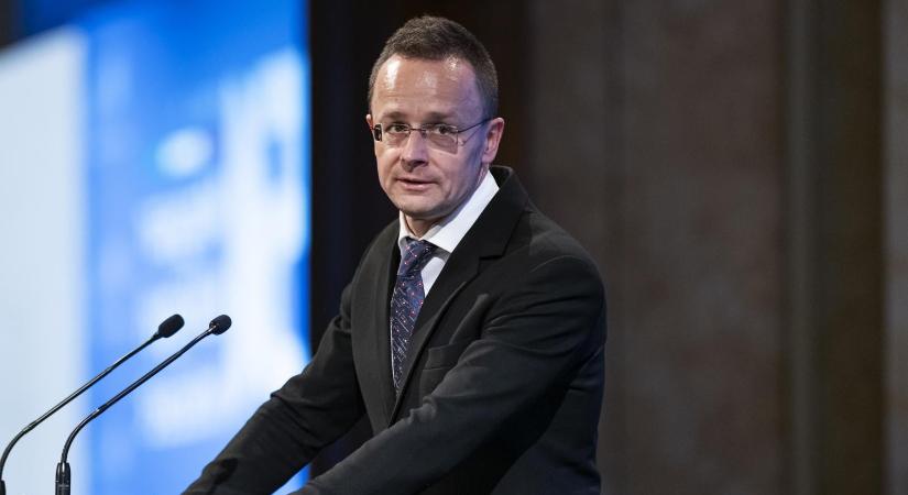 Szijjártó Péter nem emlékszik az egykori tanárára, aki megtagadta őt az orosz kapcsolat miatt