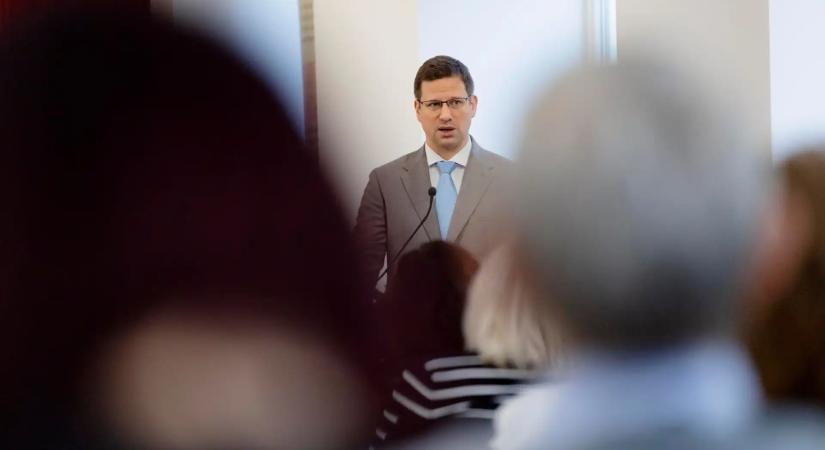 Gulyás Gergely: Halott a közvéleménykutatói szakma, JD Vance jöhet Budapestre