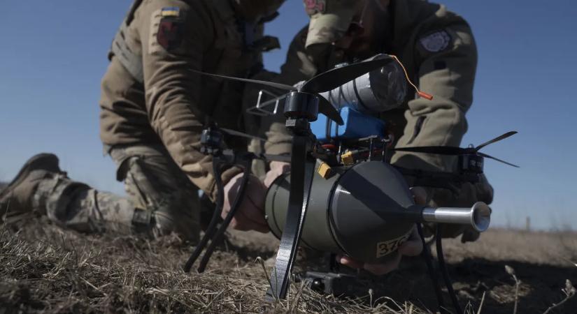 Ukrajnában már a harci drónokkal is üzletelnek. Lebukott egy ütegparancsnok