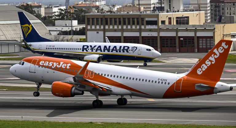 Figyelmeztetnek a légitársaságok, megugorhatnak a repülőjegyek árai