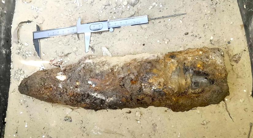 Csőtörés elhárítása közben egy második világháborús repeszgránátot találtak Budapesten