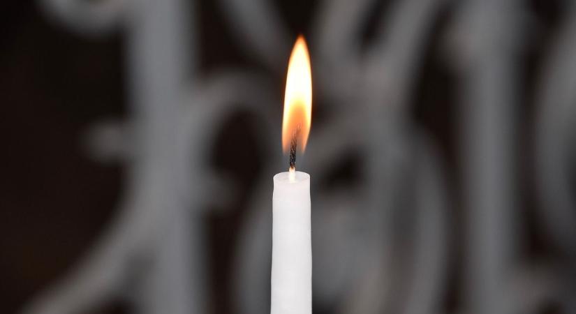 Mérhetetlen veszteség: elhunyt a szeretett pedagógus, rengetegen gyászolják vármegyénkben