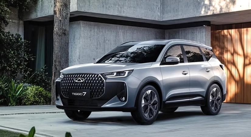 Újabb kínai gyártó tör a Toyota babérjaira? Jön a hibrid Chery Tiggo7!