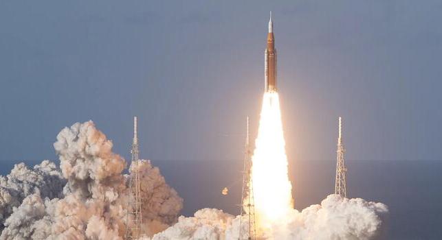 Négy asztronautával a fedélzeten száguld a Hold felé az Artemis 2 űrhajója