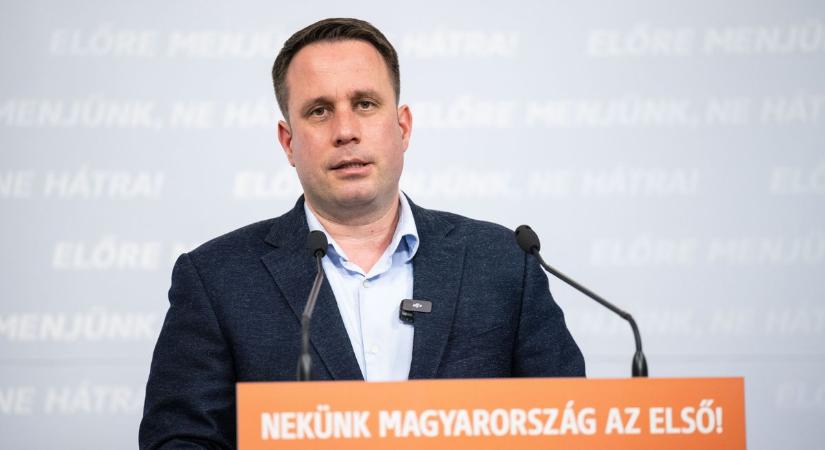 Megszólalt az EP-képviselő: az Európai Bizottság megtámadta az üzemanyagok védett árát