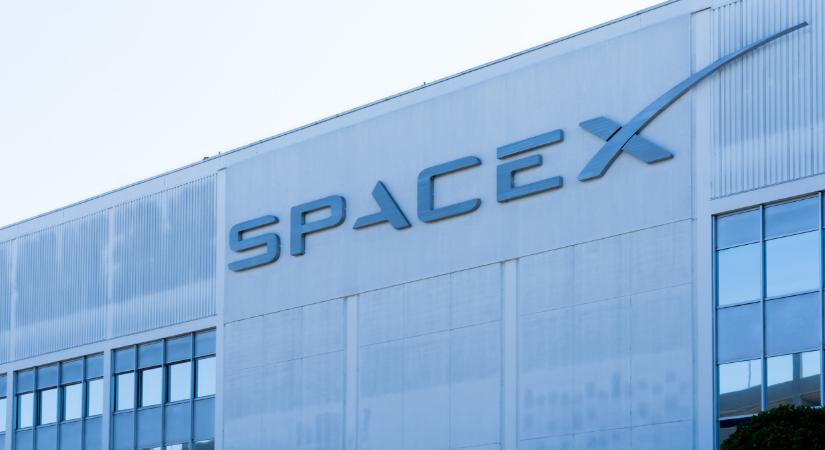 Hatalmas dobásra készül a tőzsdén Elon Musk űrvállalata: elképesztő pénzek mozognak a háttérben